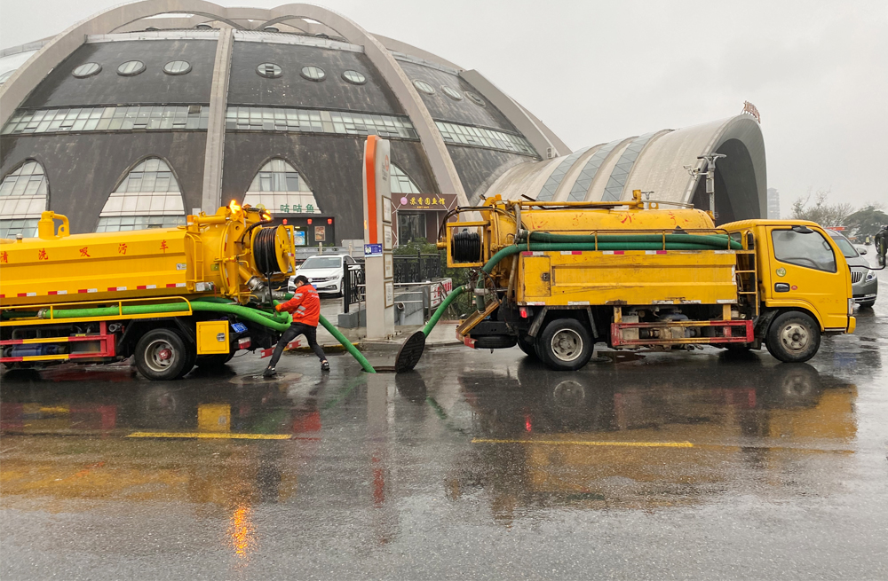 271朝阳商场管道清淤
